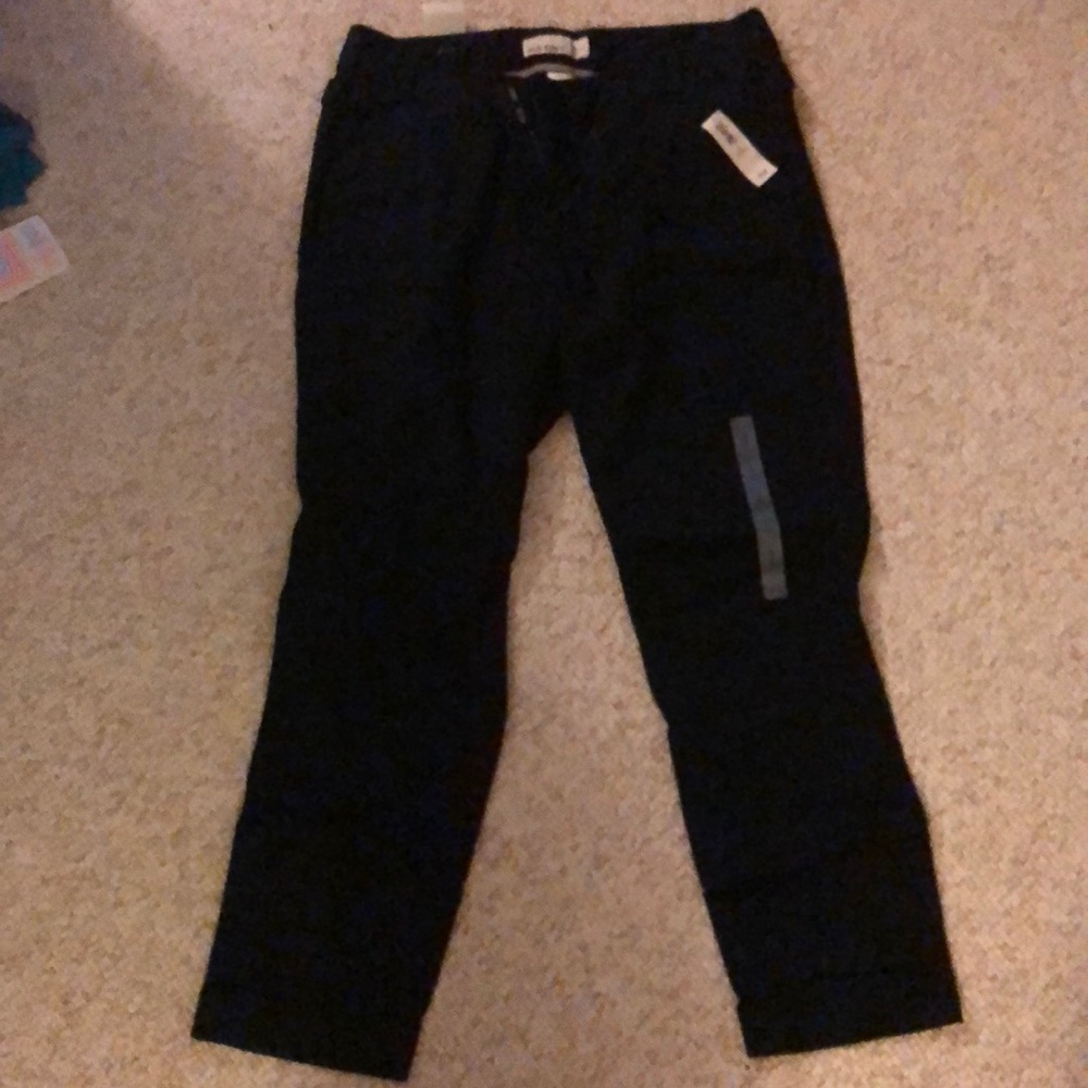 Black cuffed crops